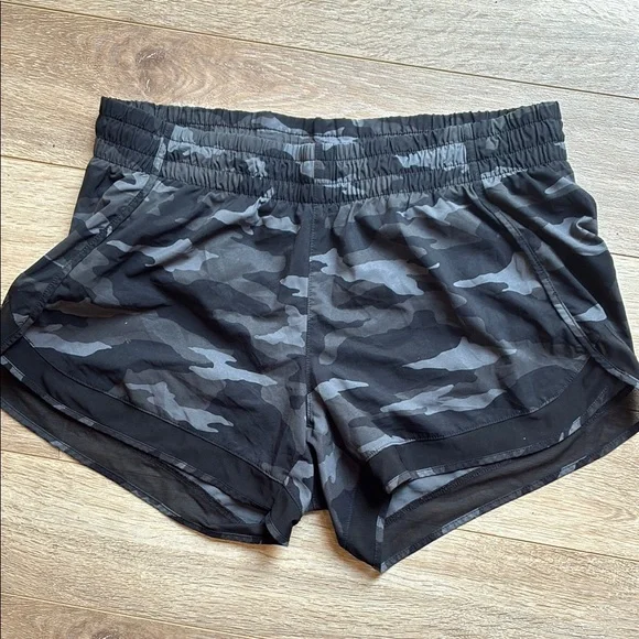 ATHLETA Athletic camo running Shorts medium - Picture 5 of 8